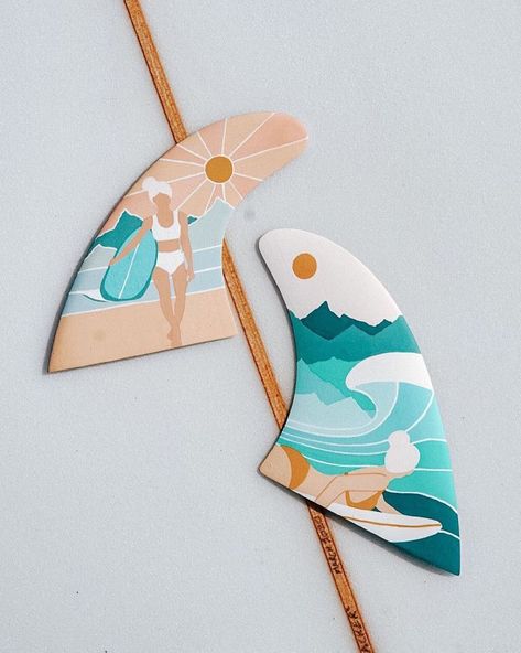 Easy Surfboard Painting, Surf Fin Art, Posca Surfboard, Ceramic Surfboard, Painted Surfboard Ideas, Surf Board Drawing, Surfboard Drawing, Stencil Sketch, Surfboard Stickers