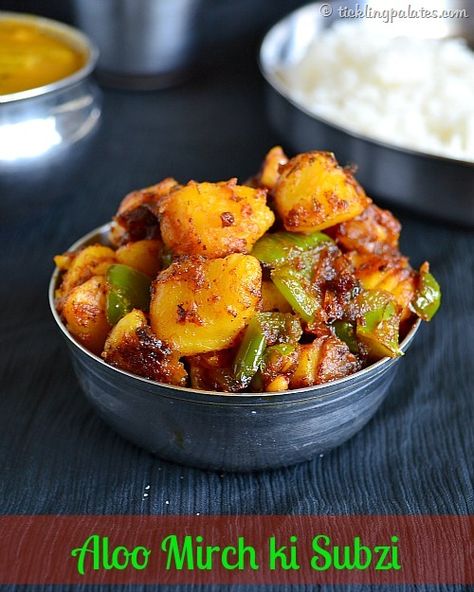 Capsicum Curry Recipe, Aloo Methi Recipe, Capsicum Curry, Subzi Recipe, Methi Recipes, Capsicum Recipes, Dry Curry, Indian Side Dishes, Aloo Recipes