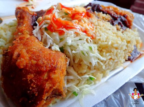 #Ghana #friedrice #chicken Ghana Fried Rice, Fried Rice And Chicken, Food Recipes African, Chicken Coleslaw, Nigerian Food Recipes, Quick Foods, Recipes African, Ghana Food, Ghanaian Food