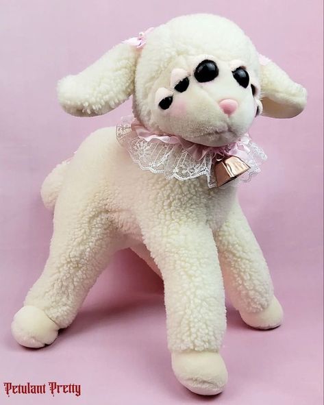 ꒰ ・ᴥ・ ꒱♡ #lamb #gothic #morute #plushie Weird Stuffed Animals, Creepy Plushies, Creepy Cute Art, Otter Plush, Lamb Art, Creepy Stuffed Animals, Creepy Cute Aesthetic, Creepy Toys, Creative Gift Ideas