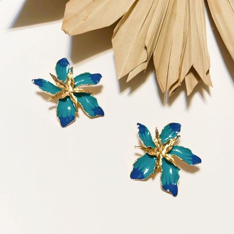 Anthropologi Blue Enamel Flower Earrings In Gold Tone Hardware New (Boutique Packaging) **Let Me Know If You Like To Bundle With Another Listing! **I Always Accept Reasonable Offers Cute Earrings Cute Jewelry Dainty Jewelry Summer Vacation Cute Outfits Trendy Jewelry Formal Jewelry Wedding Earrings Lovers Gift Holiday Gift Gift For Her Tags : Anthro Anthropologie Free People We The Free Zara Zara Jewelry Lili Pulitzer Kendra Scott 8 Other Reasons Dolls Kill Lili Clasps For Love And Lemons Ettika Shashi Natalie B Jewelry Five And Two Casa Clara Baublebar Petite Moments The M Jewelers Ny Anton Heunis Amber Sceats Lili Claspe Brandy Melville Gorjana Topshop Asos Revolve Boho Bohemi Jewelry Formal, Lili Claspe, M Jewelers, Anthropologie Earrings, Anthropologie Jewelry Earrings, Bubble Earrings, Turquoise Decor, Gold Heart Studs, Formal Jewelry