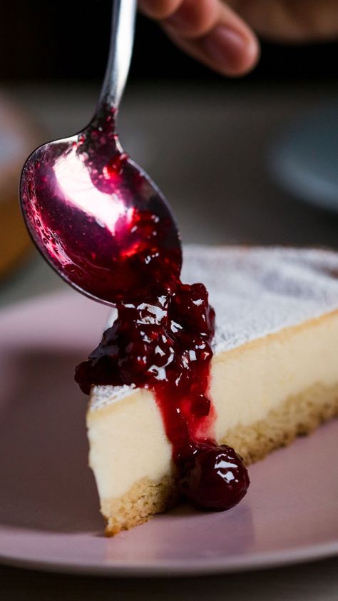 Image of a slice of cheesecake on a pink place with a spoonful of berry jam being poured on top. Flavored Cheesecake, Amazing Cheesecake, The Best Cheesecake Recipe, Cheesecake Flavors, Best Cheesecake Recipe, Cheesecake Ideas, American Cheesecake, Desserts Party, Cannabutter Recipe