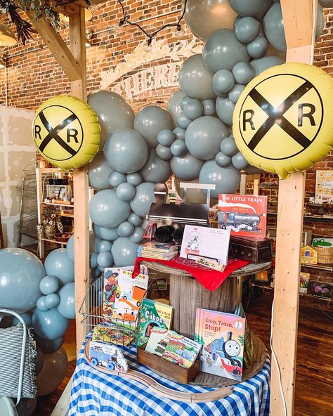 Train Party Cupcakes, Train Birthday Backdrop, Train First Birthday Party, Train Birthday Party Ideas, Choo Choo Train Birthday Party, Train Birthday Party Decorations, Train Themed Birthday Party, Train Birthday Theme, Train Theme Birthday Party