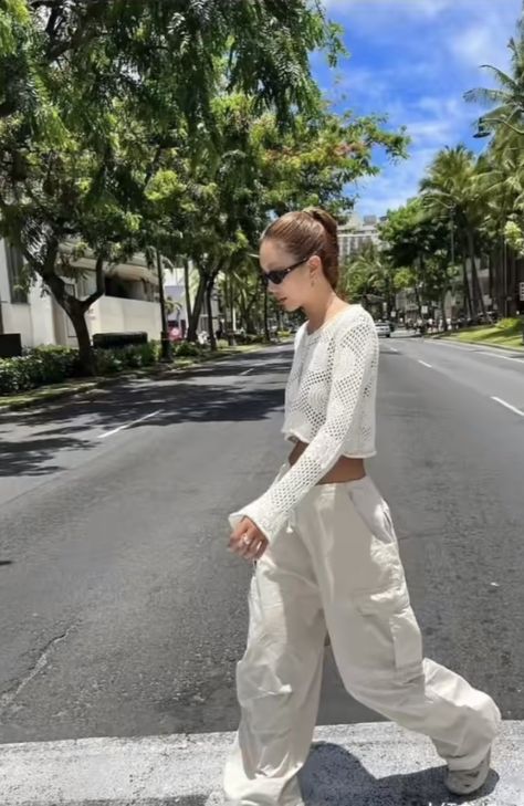 All White Baggy Outfit, White Parashoot Pants Outfit, White Outfits Streetwear, Baggy White Pants Outfit, White Carpenter Pants Outfit, White Track Pants Outfit, White Baggy Pants Outfit, White Pants Outfit Aesthetic, White Satin Outfit