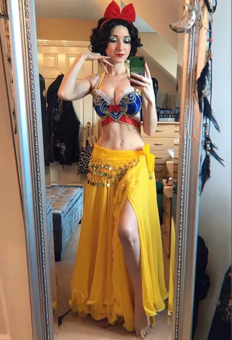 Belly Dancer Halloween, Dressup Ideas, White Bra Top, Rave Halloween, Edc Festival, Magic Clothes, Belly Dancer Costumes, Outfit Rave, Belly Dance Dress