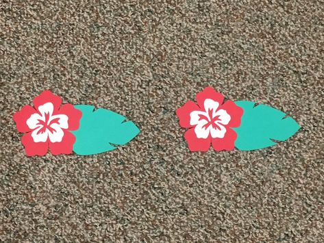 Flower From Lilo And Stitch, Lilo And Stitch Name Tags, Lilo And Stitch Crafts Preschool, Diy Lilo And Stitch Decor, Lilo And Stitch Door Decorations, Lilo And Stitch Bulletin Board Ideas, Lilo And Stitch Classroom Door, Lilo And Stitch Ra Theme, Flower Door Decs