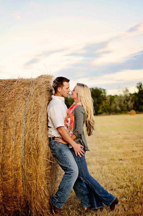 Lauren + Cameron :: Katy, TX engagement photographer » Jessica B Photography & Lifestyle Blog Engagement Photos With Hay Bales, Engagement Photos Hay Bales, Hay Bale Couple Pictures, Hay Bale Engagement Photos, Family Photos Hay Bales, Hay Bale Picture Ideas, Spicy Engagement Photoshoot Ideas, Couples Photoshoot Farm, Pictures With Hay Bales