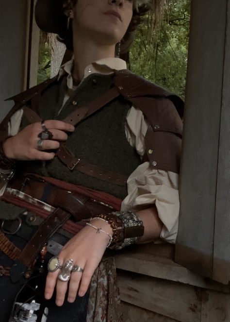 Ren Fair Masculine, Medevil Aesthetic Outfits Men, Masculine Elf Outfits, Mens Ren Faire Outfit Pirate, Mens Ren Faire Outfit Elf, Adventure Outfit Fantasy Male, Dnd Aesthetic Outfit, Ren Faire Outfit Pirate, Space Pirate Aesthetic Outfit