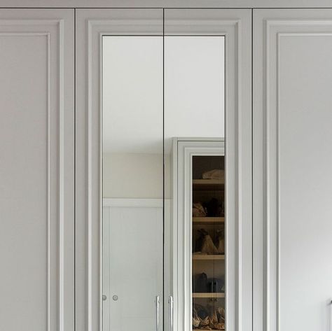 HUX London on Instagram: "A walk-in wardrobe that highlights the beauty of details, featuring elegant beading details and a chic bronze mirrored bag cabinet.⁠ ⁠ The bronze mirror not only displays our client's bag collection but also adds a chic aesthetic 👜 ⁠" Neoclassical Closet, Abaya Closet, Wardrobe Mirror Design, Bag Cabinet, Setting Room, Mirrored Closet Doors, Mirror Cupboard, Wardrobe Mirror, Mirrored Cabinet Doors