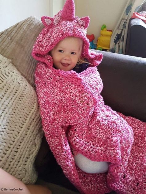 Crochet Hooded Unicorn Blanket Free Pattern, Crochet Hooded Blanket, Crochet Backpacks, Bulky Yarn Crochet, Deer Blanket, Fox Blanket, Unicorn Blanket, Baby Dress Set, Crochet Backpack