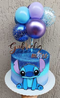 Stitch Cakes, Lilo And Stitch Cake, Rodjendanske Torte, Stitch Cake, Disney Birthday Cakes, Disney Pixar Movies, Lilo Y Stitch, Creative Birthday Cakes, Beautiful Birthday Cakes