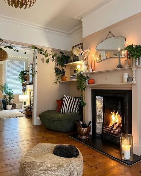 Victorian Living And Dining Room, Tenement Living Room Ideas, Snug Room Decor, Old And New Living Room, Fireplace Ideas Non Working Living Rooms, Cosy Living Room Fireplace, Small Terrace Living Room, Living Room Colours 2023, Living Room Designs With Fireplace Cozy