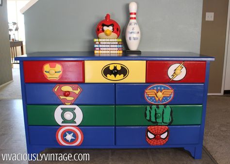 diy superhero dresser Superhero Room Diy, Superhero Dresser, Marvel Bedroom, Diy Superhero, Marvel Room, Zimmer Diy, Superhero Bedroom, Diy Dresser Makeover, Superhero Room