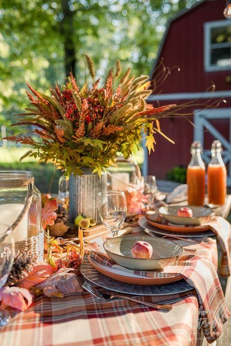 Come learn some of my inspired table setting tips on how to create a beautiful fall plaid outdoor harvest tablescape! Fall Oyster Roast Decor, Outdoor Tablescapes Backyards, Outdoor Fall Tablescapes, Harvest Tablescape, Backyard Entertainment, Fall Bonfire, Backyard Table, Table Settings Tips, Outdoor Thanksgiving