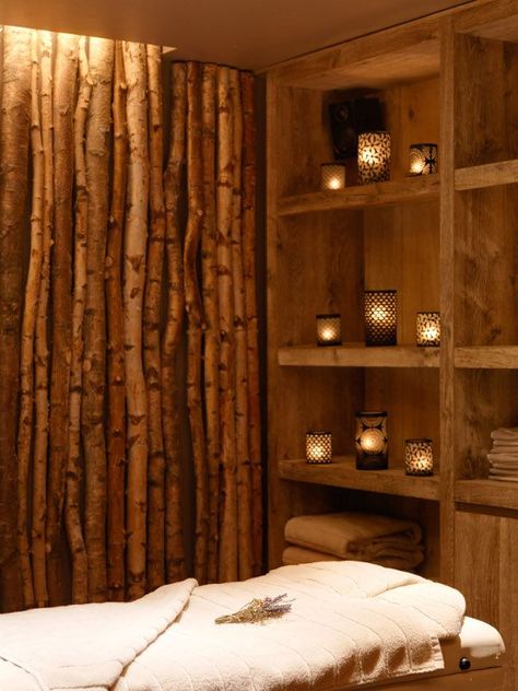 Fallen-wood feature wall Sala Zen, Spa Room Ideas, Deco Spa, Spa Massage Room, Massage Room Decor, Massage Therapy Rooms, Reiki Room, Massage Studio, Spa Room Decor