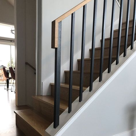 Modern Loft Railing Ideas, Midcentury Staircase Railing, Black And Wood Stair Railing, Railing For Stairs Indoor, Metal And Wood Railing, Metal Banister Ideas, Mid Century Modern Stair Railing, Modern Railing Indoor, Rod Iron Stair Railing