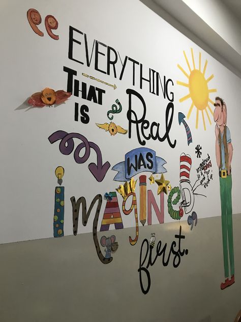 Office Wall Design, Selfie Wall, Back To School Art, School Wall Art, School Interior, Classroom Design, School Decorations, Office Wall, Dr Seuss