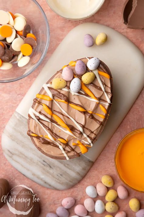 Easter egg cheesecake - A Mummy Too Chocolate Easter Eggs Recipe, Easter Egg Cheesecake, Easter Cheesecake, Creamy Chocolate Cheesecake, Easter Breakfast, Easter Desserts, Easter Desserts Recipes, Easter Baking, Easter Cake