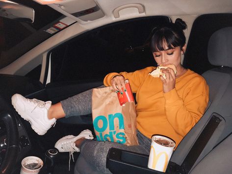 People Eating Mcdonalds, Eating In The Car, Mcdonalds Aesthetic, Mcdonald's Aesthetic, Aesthetic Pleasing, Car Shoot, Vsco Pictures, Food Photoshoot, Aesthetic Feed