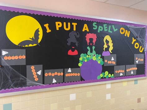 Hocus Pocus Bulletin Board Ideas, Hocus Pocus Classroom Door, Hocus Pocus Bulletin Board, School Wellness, Office Halloween Decorations, Halloween Bulletin Boards, Office Halloween, Ra Bulletin Boards, Halloween Classroom