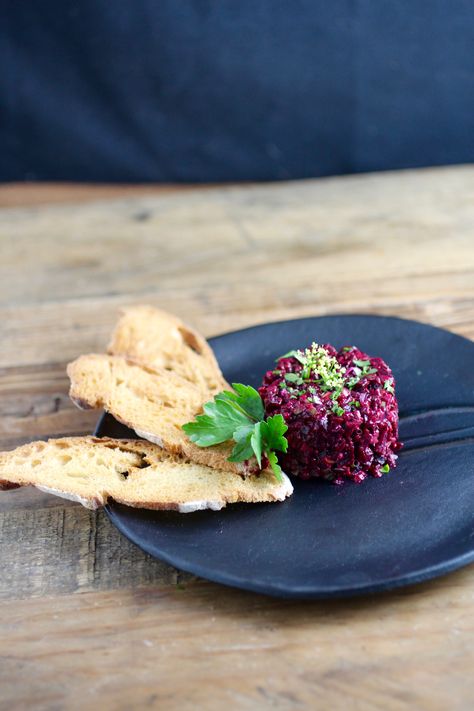 Beet Tartare, Tartare Recipe, Michelin Food, Vegan Gourmet, Vegan Starters, Vegan Entree, Bistro Food, Gourmet Vegan, Fine Dining Recipes