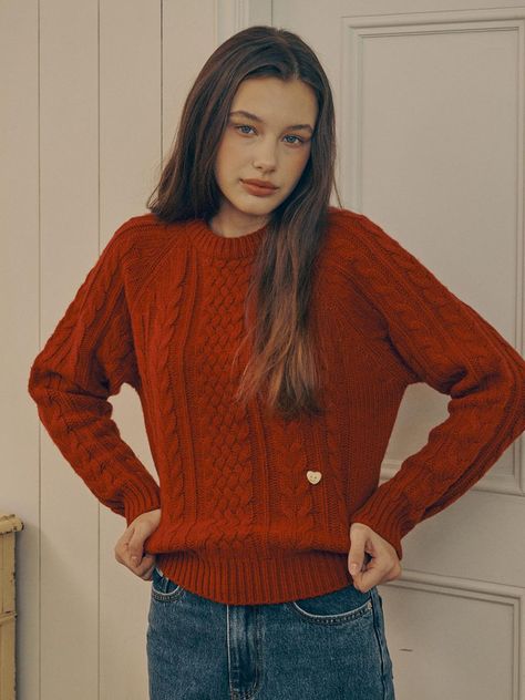 V Neck Cable Knit Sweater Outfit, Red Cable Knit Sweater Outfit, Red Sweater Outfit Christmas, Red Knitted Sweater Outfit, Red Sweater Outfit Aesthetic, Knit Wear Outfit, Cable Knit Sweater Outfit, Red Sweater Outfit, Interesting Clothing