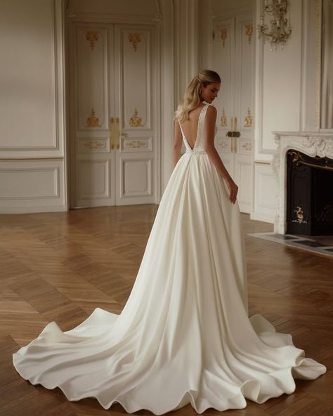 Have you booked yet your Wedding Dress Shopping Appointment at Veilmonté Bridal Showroom in South Burlington, VT?🥰 These are just some of our incredible designs that we have at the showroom or are scheduled to arrive in the next couple of months.😍 Our showroom has been serving Vermont based brides and brides from all over the New England area (& not only) for 3 years. We had over 300 brides say YES to our unique wedding dresses since our opening.🥹 Our showroom is a little different because... Bridal Showroom, Unique Wedding Dresses, Burlington Vt, Heart To Heart, Dress Shopping, Wedding Dress Shopping, Wedding Dresses Unique, Say Yes, Unique Wedding