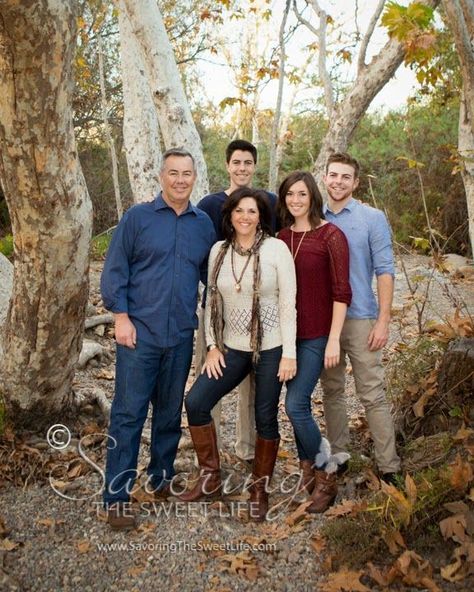 Savoring The Sweet Life: McDonnell Family: San Diego Outdoor and Beach Family Photographer Adult Family Photos, Family Portrait Outfits, Family Photo Colors, Large Family Photos, Winter Family Photos, Family Photoshoot Poses, Fall Family Portraits, Family Portrait Poses, Outdoor Family Photos