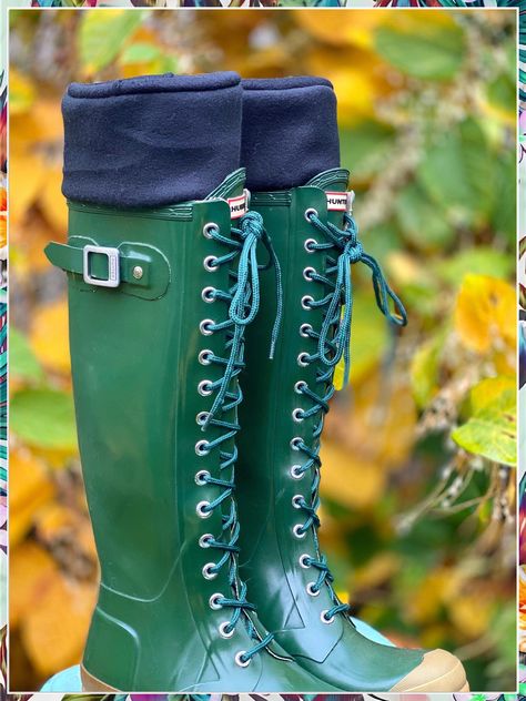 Looking for the perfect winter gardening boots? Look no further! Our 8 essential tips will help you find cozy and productive boots for your winter gardening adventures. Stay warm and stylish while tending to your plants with these must-have boots. Don't let the cold weather stop you from enjoying your garden - get the best winter gardening boots now! Womens Muck Boots, Rain Boots Fashion, Fleece Boots, Ankle Snow Boots, Tall Socks, Garden Boots, Snow Rain, Boot Liners, Hunter Rain Boots