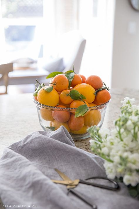 A bowl of Meyer lemons and fresh oranges is a beautiful centerpiece in the Spring- and bonus- its edible too! Orange Centerpieces, Lemon Centerpieces, Kitchen Vignettes, Lemon Bowl, Spring Flower Arrangements, Orange Bowl, French Country Dining, Country Dining, Glass Flower Vases