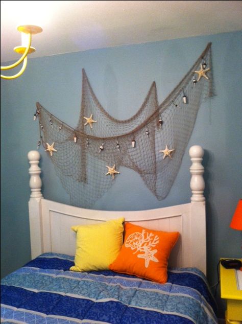 My first attempt at fishnet decor. Fishnet Decorating Ideas, Fishnet Room Decor, Fishnet Wall Decor Ideas, Fish Net Decor, Mermaid Bedroom, Fishing Room, Beach Room, Beachy Decor, Beach Theme Decor