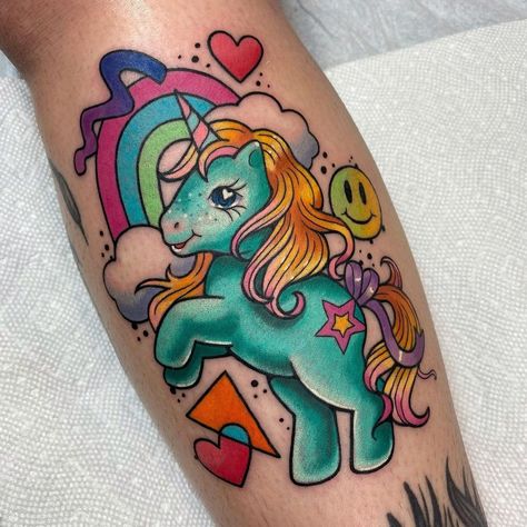 ♥ Sammy ♥ on Instagram: “Magical lil pony for @afterglow.ash based on her daughter! This was a blast, thanks for such a fun idea 🌈💖💫 - - - - - #mylittlepony #mlp…” My Little Pony Tattoo, 90s Tattoos, Bright Tattoos, Rainbow Cartoon, Kawaii Rainbow, Street Tattoo, Unicorn Tattoos, Kawaii Tattoo, Cartoon Tattoos