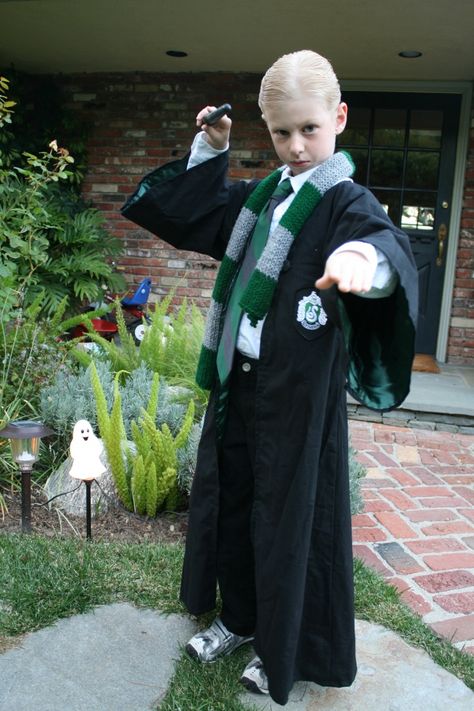 How To Draco Malfoy (Harry Potter) costume Malfoy Costume, Draco Malfoy Costume, Slytherin Costume, Harry Potter Halloween Costumes, Cake Smash Outfit Girl, Blonde Kids, Halloween Idea, Harry Potter Kids, Harry Potter Cosplay