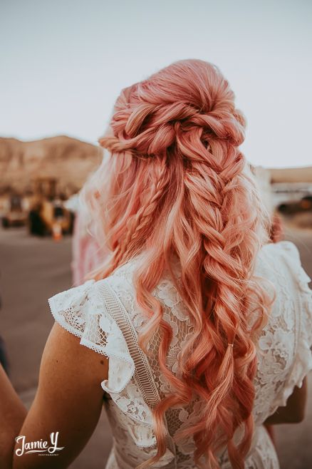 Bride With Pink Hair, Dutch Braid Bridal Hair, Fishtail Braid Bridal Hair, Edgy Bridal Hair, Western Bride Hairstyles, Edgy Wedding Hair, Pink Hair Wedding, Boho Bridal Makeup, Pink Hair Bride