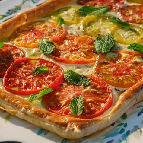 Heirloom Tomato Tart By Trisha Yearwood Heirloom Tomato Recipes, Heirloom Tomato Tart, Tomato Tart Recipe, Trisha Yearwood Recipes, Trisha Yearwood, Tomato Tart, Tomato Pie, Small Tomatoes, Barefoot Contessa