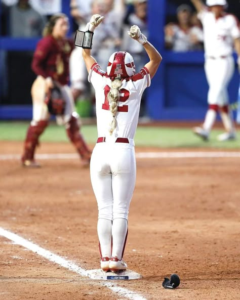 Baseball Aesthetic Girl, Womens Softball Uniforms, College Softball, College Softball Aesthetic, Couple Goal Baseball Softball, Women’s Softball, Ou Softball, Softball Logos, Softball Picture