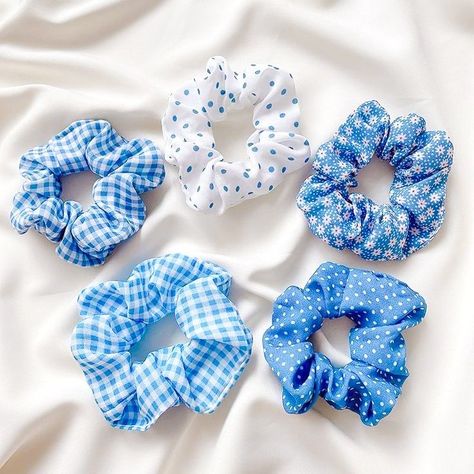 Diy Hair Scrunchies, Hair Tie Accessories, Scrunchies Diy, Large Intestine, Hair Accessories Clips, Girly Accessories, Hair Scrunchies, Fashion Hair Accessories, Professional Fashion