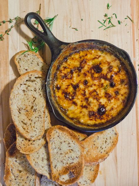 Baked Gouda in a Skillet Baked Gouda, Baked Ricotta Dip, Ricotta Dip, Baked Ricotta, Cooking Panda, My Twenties, Hot Appetizers, Classic Appetizers, Gouda Cheese