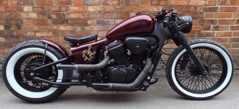 Honda Shadow VT600 Bobber by Voodoo Custom Cycles. http://voodoo-cc.co.uk/ Motocykle Harley Davidson, Honda Shadow Bobber, Honda Steed, Yamaha 650, Shadow Bobber, Motor Harley Davidson, Motos Bobber, Honda Bobber, Cb 450