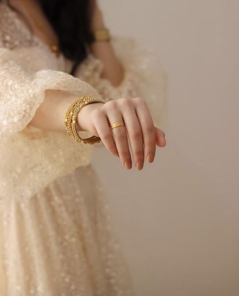 Engagement Packing Ideas For Bride, Cute Display Pictures For Whatsapp, Engagement Party Photo Ideas, Latest Dpz, Black Bridal Dresses, Pink Wallpaper Girly, Pakistani Wedding Outfits, Wedding Couple Poses Photography, Desi Fashion Casual