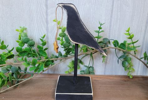 Primitive Farmhouse Wood Crow. Halloween Crow Centerpiece. Witchy Raven Decoration Crow Halloween, Primitive Fall, Lake Shore, Primitive Farmhouse, Pet Bird, Bad Luck, Hello Fall, Shiny Things, Gold Star