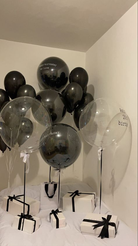 Boyfriend Balloon Surprise, Boyfriends Birthday Decor, Birthday Party For Him Ideas, 25th Surprise Birthday Party For Him, Mens Birthday Set Up, Black And Clear Balloons, Mens Birthday Decoration Ideas, Boyfriend Birthday Balloons, Hotel Birthday Parties For Men