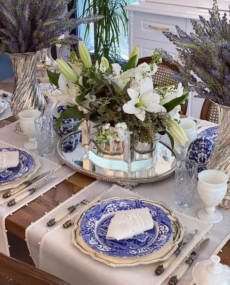 Italian Table Setting, Blue And White Tablescapes, Spode Blue Italian, Fancy Table, Instagram Add, Italian Table, Silver Table, Centerpiece Ideas, Blue China