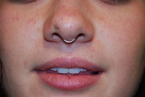 Oddly, I have begun to love tiny septum piercings. Hmm.. Subtle Septum Piercing, Tiny Septum Piercing, Small Septum Ring, Bull Piercing, Septum Lip Piercing, Two Nose Piercings, Ušný Piercing, Hoop Septum, Septum Piercing Jewelry