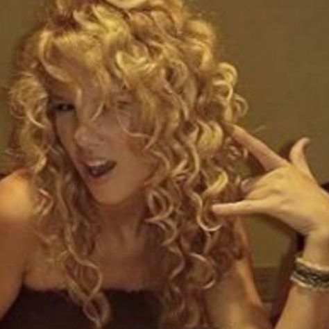 Taylor Swift Debut Era, Taylor Swift Debut, Curly Hair, Taylor Swift, Swift, A Woman, Hair