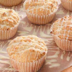 Trying to find muffins I can successfully dye green... White Chocolate Macadamia Muffins Macadamia Muffins, Muffins Recipes, White Chocolate Macadamia, Chocolate Macadamia, Sweet Muffin, Muffin Tin Recipes, Muffin Batter, Buttery Cookies, Macadamia Nut