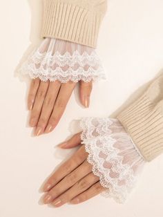 Lace Wrist Cuffs, Casual Bar Outfits, Cuffs Diy, Fashion Top Outfits, Lace Cuffs, Trendy Fashion Tops, Ropa Diy, Lace Bows, Wrist Cuffs