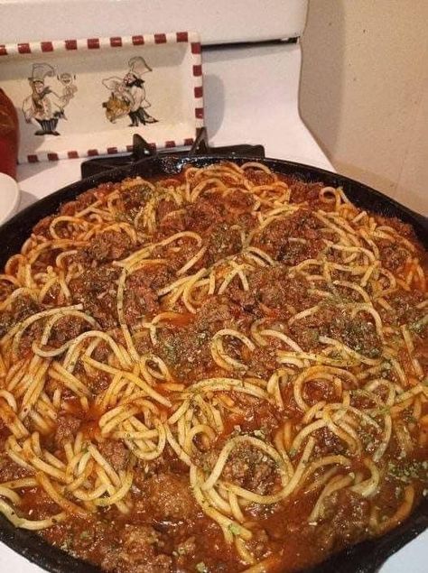 School Spaghetti Recipe, Old School Spaghetti, Southern Spaghetti, Traditional Baklava Recipe, Spaghetti With Ground Beef, Entree Dishes, Creamy Corn, Spaghetti Recipe, Ambrosia Salad