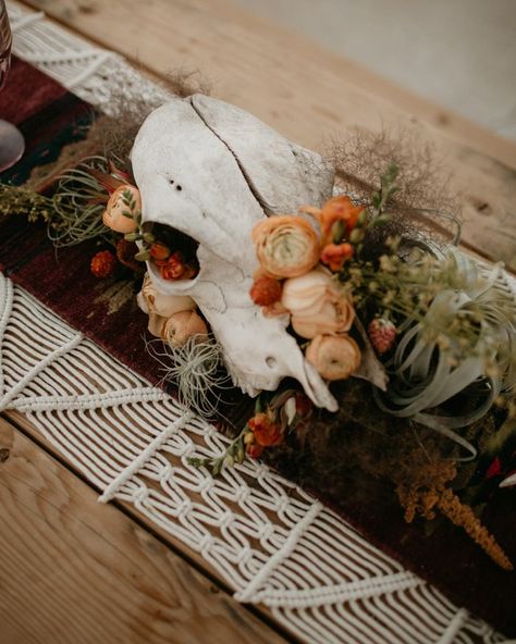 Choctaw Wedding, Western Tablescape, Event Tables, Orange Wedding Colors, Western Style Wedding, Joshua Tree Elopement, Joshua Tree Wedding, Skull Wedding, Animal Skull