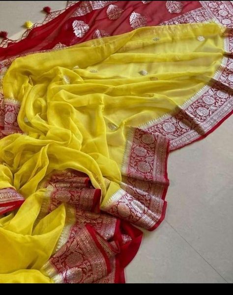 Pure Banaras Handloom Khaddi Goergatte silk saree Georgette Banarasi Saree, Best Indian Wedding Dresses, Pure Chiffon Sarees, Rajputi Jewellery, Sari Design, Chiffon Sarees, Choker Designs, Hacks Clothes, Unique Blouse Designs